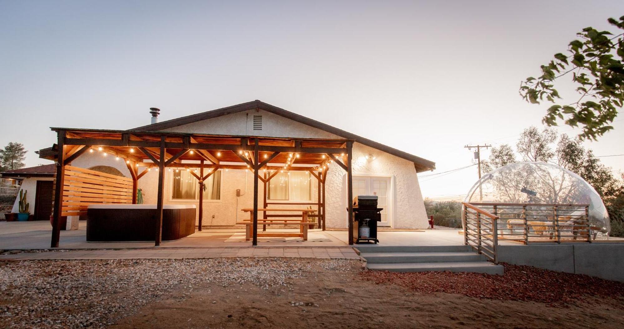 West Casa - Hot Tub, Stargazing Dome, King Bed, Level 2 Ev *