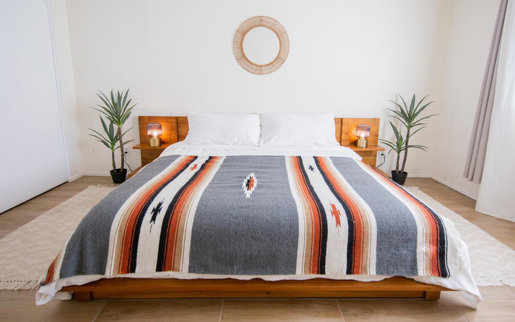 West Casa - Hot Tub, Stargazing Dome, King Bed, Level 2 Ev Joshua Tree