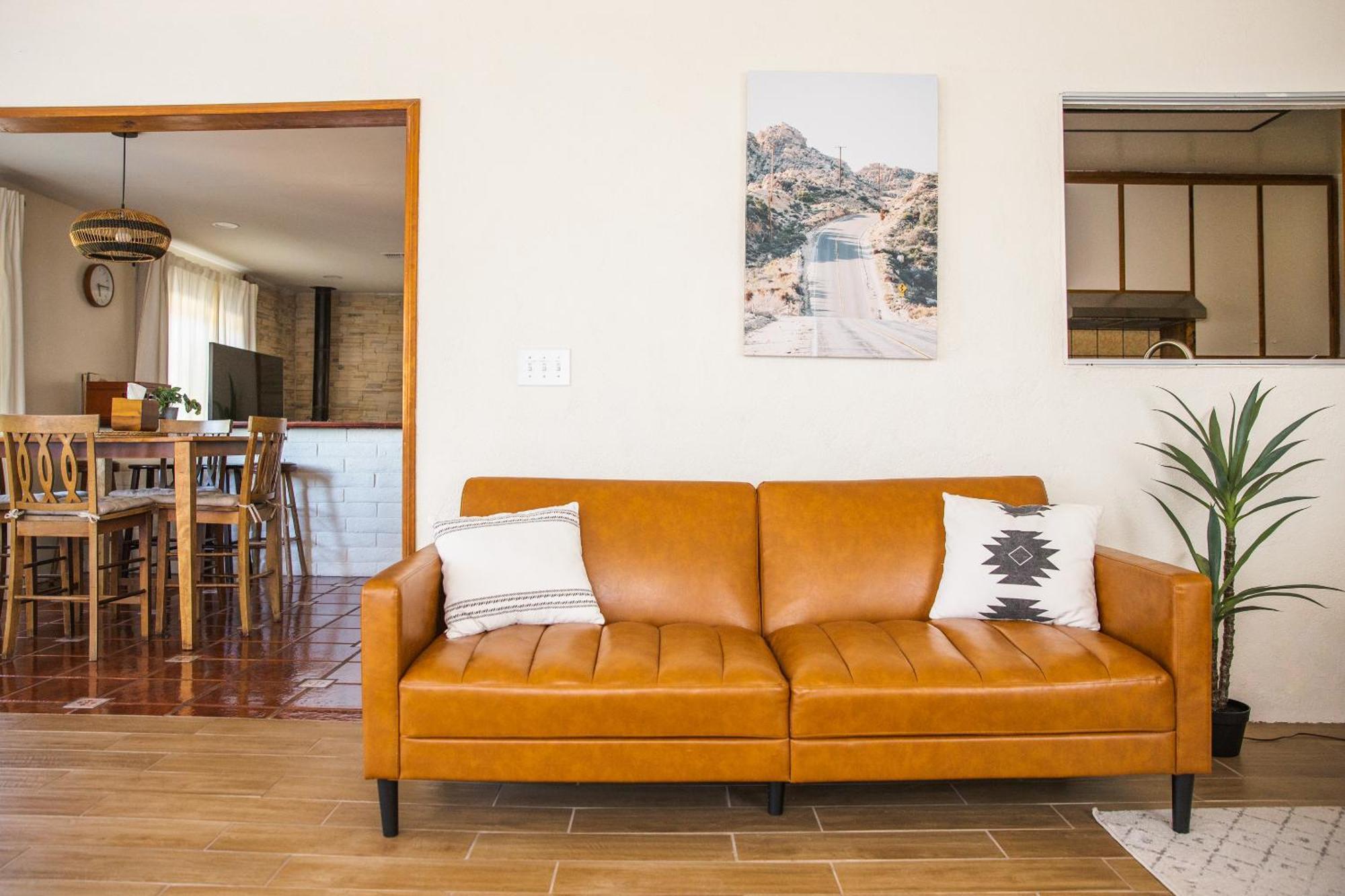 West Casa - Hot Tub, Stargazing Dome, King Bed, Level 2 Ev